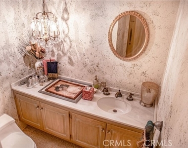 730 Saint James Place - Photo Thumbnail 9