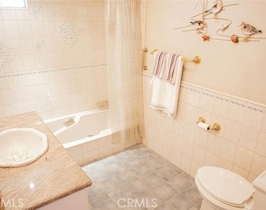 730 Saint James Place - Photo Thumbnail 7