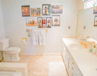 730 Saint James Place - Photo Thumbnail 10