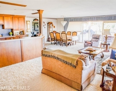 730 Saint James Place - Photo Thumbnail 4