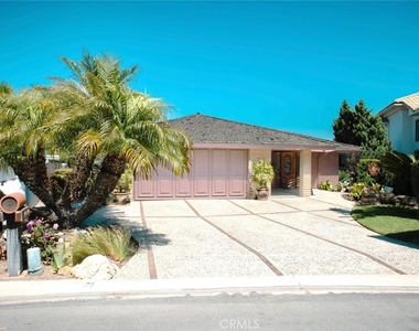 730 Saint James Place - Photo Thumbnail 2