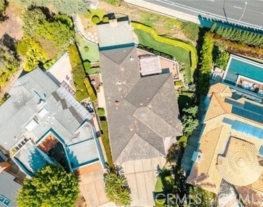 730 Saint James Place - Photo Thumbnail 15