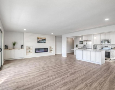 4705 Marina - Photo Thumbnail 22