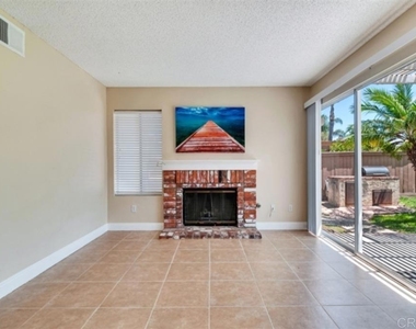 338 Holiday Way - Photo Thumbnail 5