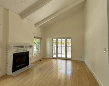 730 University Drive - Photo Thumbnail 1