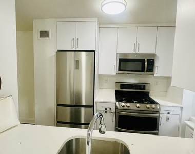  East 56th Street - Photo Thumbnail 4