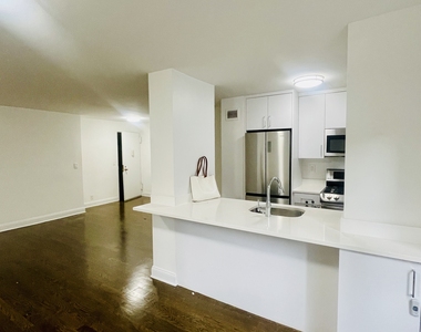  East 56th Street - Photo Thumbnail 3