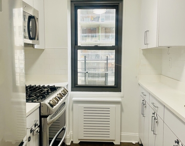  East 56th Street - Photo Thumbnail 6