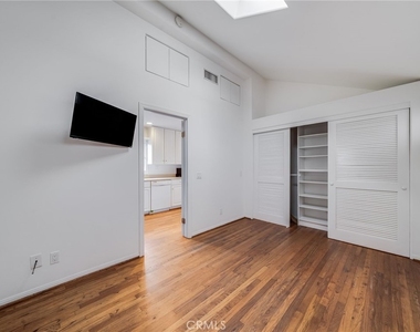 1641 Catalina - Photo Thumbnail 8