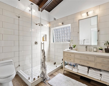 2609 Victoria Drive - Photo Thumbnail 16