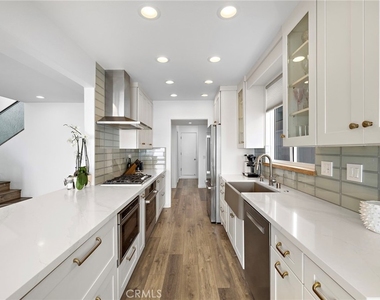 2609 Victoria Drive - Photo Thumbnail 21