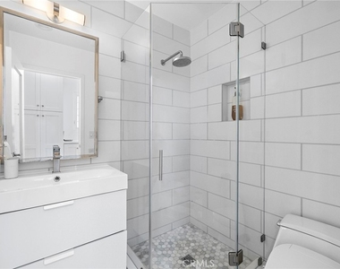 2609 Victoria Drive - Photo Thumbnail 17