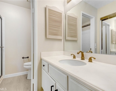 8555 Sandalwood Court - Photo Thumbnail 9