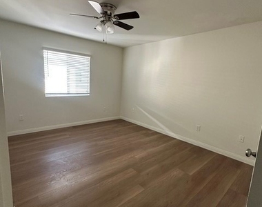 5628 Lime Ave - Photo Thumbnail 11