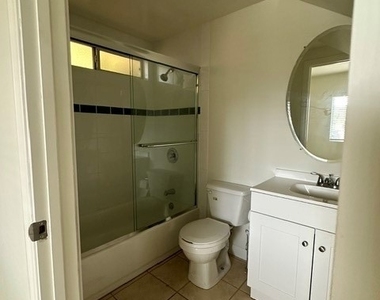 5628 Lime Ave - Photo Thumbnail 3