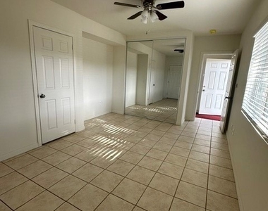 5628 Lime Ave - Photo Thumbnail 2