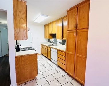 10916 Rincon Street - Photo Thumbnail 5