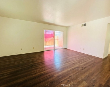 10916 Rincon Street - Photo Thumbnail 2