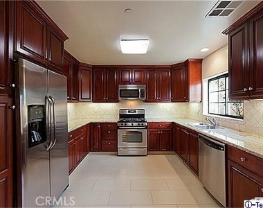 10214 Fernglen Avenue - Photo Thumbnail 4