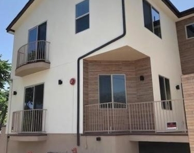 9951 Marcus Avenue - Photo Thumbnail 2