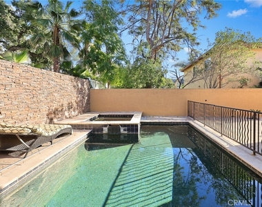 10610 Oak Tree Way - Photo Thumbnail 28