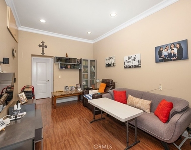 10610 Oak Tree Way - Photo Thumbnail 34