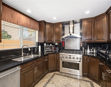 10610 Oak Tree Way - Photo Thumbnail 18
