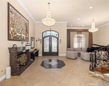 10610 Oak Tree Way - Photo Thumbnail 5