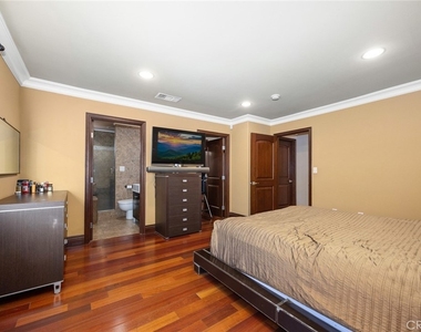 10610 Oak Tree Way - Photo Thumbnail 23