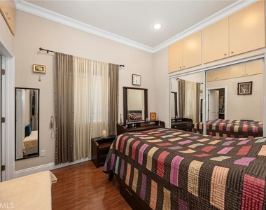 10610 Oak Tree Way - Photo Thumbnail 35