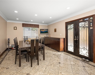 10610 Oak Tree Way - Photo Thumbnail 14