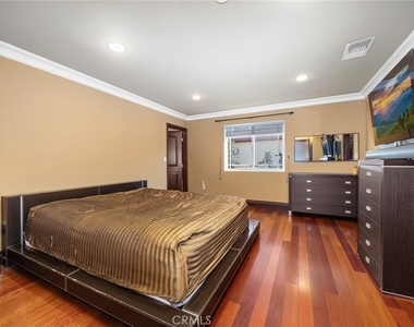 10610 Oak Tree Way - Photo Thumbnail 22