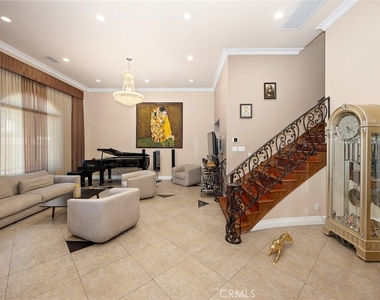 10610 Oak Tree Way - Photo Thumbnail 8