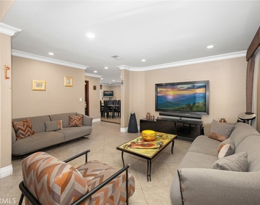 10610 Oak Tree Way - Photo Thumbnail 11