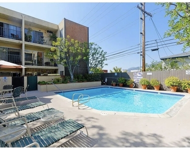 365 Burchett Street - Photo Thumbnail 8