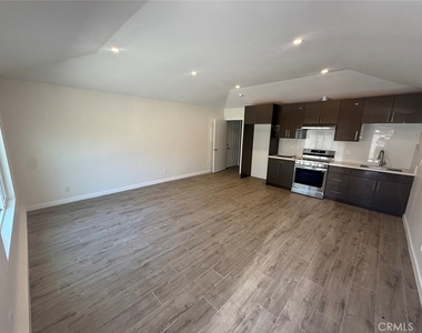 7572 1/2 Delia Avenue - Photo Thumbnail 3