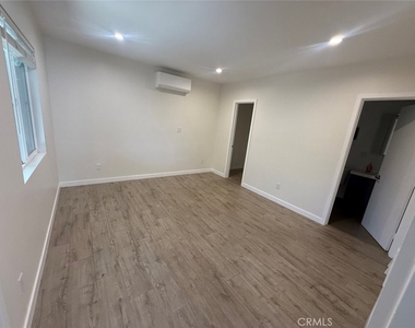 7572 1/2 Delia Avenue - Photo Thumbnail 2