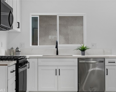 4747 Pixie Ave - Photo Thumbnail 2