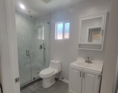 7735 Rhea Avenue - Photo Thumbnail 4