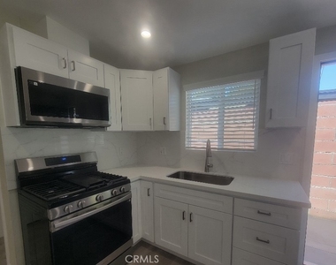 7735 Rhea Avenue - Photo Thumbnail 3