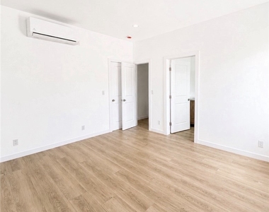 14623 Cullen St - Photo Thumbnail 5