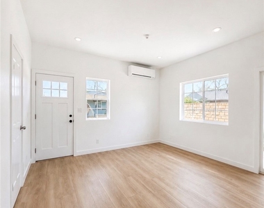 14623 Cullen St - Photo Thumbnail 6
