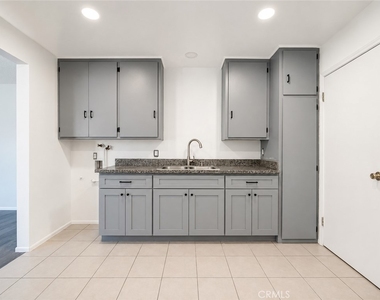 204 N Orange Avenue - Photo Thumbnail 2