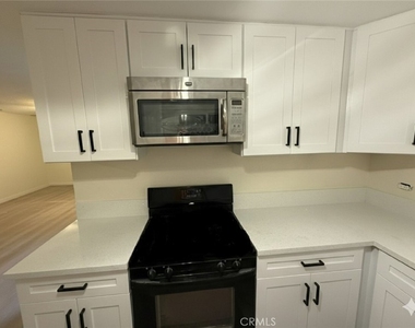 611 Lillian Drive - Photo Thumbnail 7