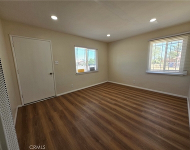 16340 Villa - Photo Thumbnail 3