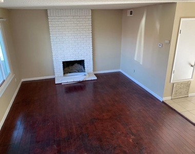 742 Ponce De Leon Ave - Photo Thumbnail 3