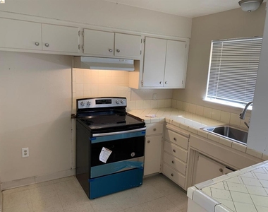 742 Ponce De Leon Ave - Photo Thumbnail 2