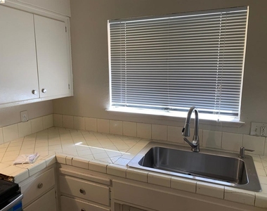 742 Ponce De Leon Ave - Photo Thumbnail 1