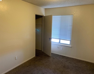 742 Ponce De Leon Ave - Photo Thumbnail 6