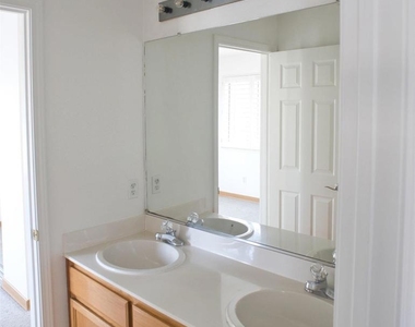 2009 Swan St - Photo Thumbnail 12